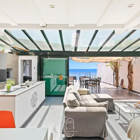 Maison Sur L'eau-hyeres-almanarre-parkings Clim Wifi By Hc Villa *